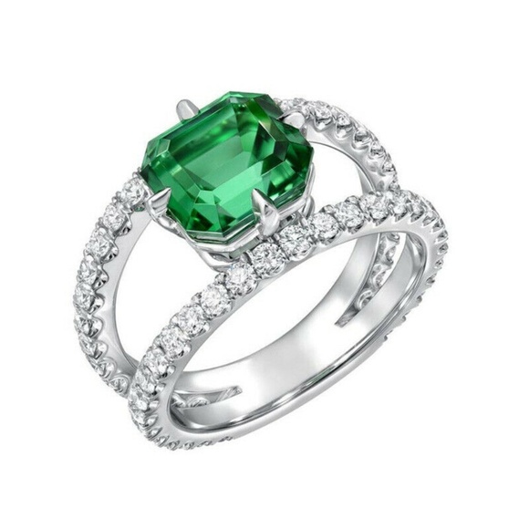 Jewelry - 925 Silver Emerald Ring New